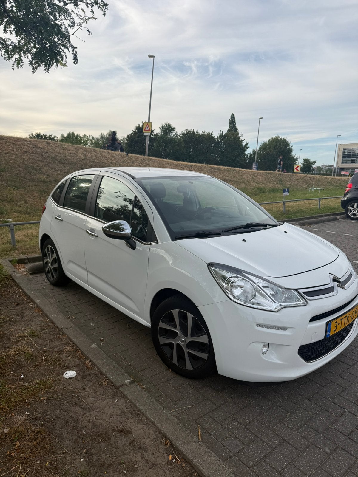 Citroën C3 1.2 VTI 60KW/82PK 2014 Parelmoerwit, Voorwielaandrijving, 31 €/maand, 1199 cc, Wit