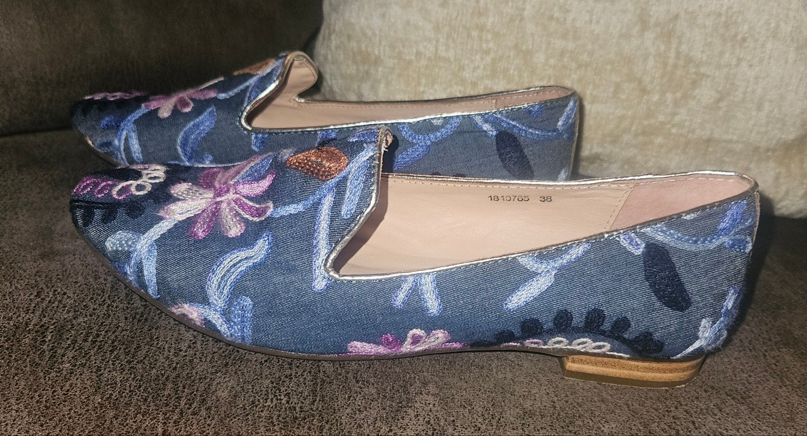 SÍ denim loafers / instappers met bloemenborduursel Maat 38, Ophalen, Zo goed als nieuw, Blauw, Instappers
