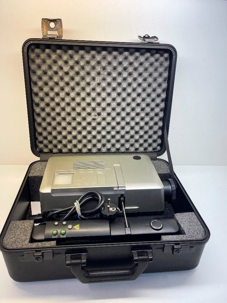 Leica PRADOVIT P600 IR Slide Projector met COLORPLAN-P2 Lens, Audio, Tv en Foto, Diaprojectors, Zo goed als nieuw, Ophalen of Verzenden