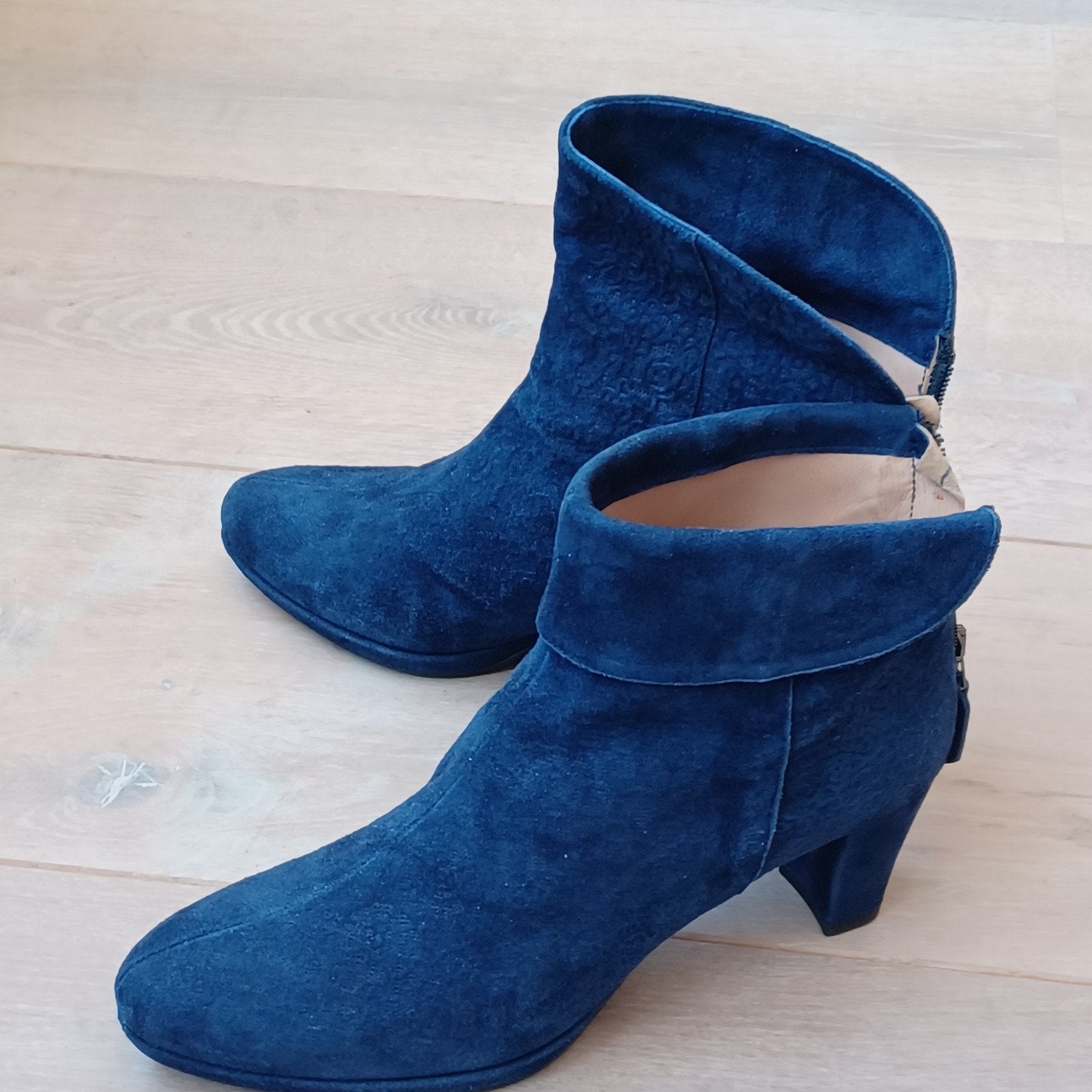 blauwe suède enkellaarsjes merk Lilian, maat 39, Blauw, Lilian, Ophalen of Verzenden, Zo goed als nieuw