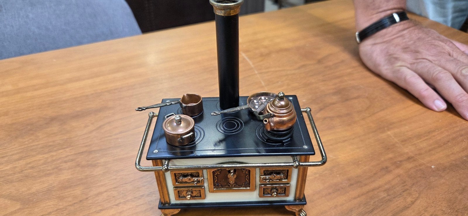 prachtig Victoriaans miniatuur oventje met pannetjes en ande, Ophalen of Verzenden, Zo goed als nieuw, Poppenhuis