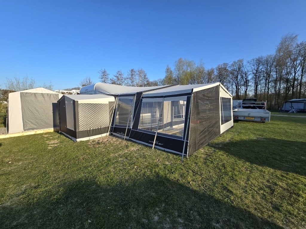 Prachtige grote familie caravan, geschikt voor mindervaliden, Rondzit, 7 tot 8 meter, Particulier, Hefbed