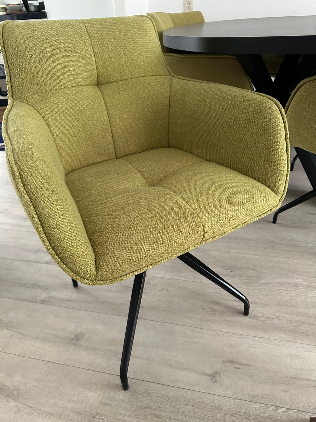 Ovale tafel met luxe eetstoelen van OForm bieden naar waarde, Ophalen, 100 tot 150 cm, Zo goed als nieuw, 150 tot 200 cm
