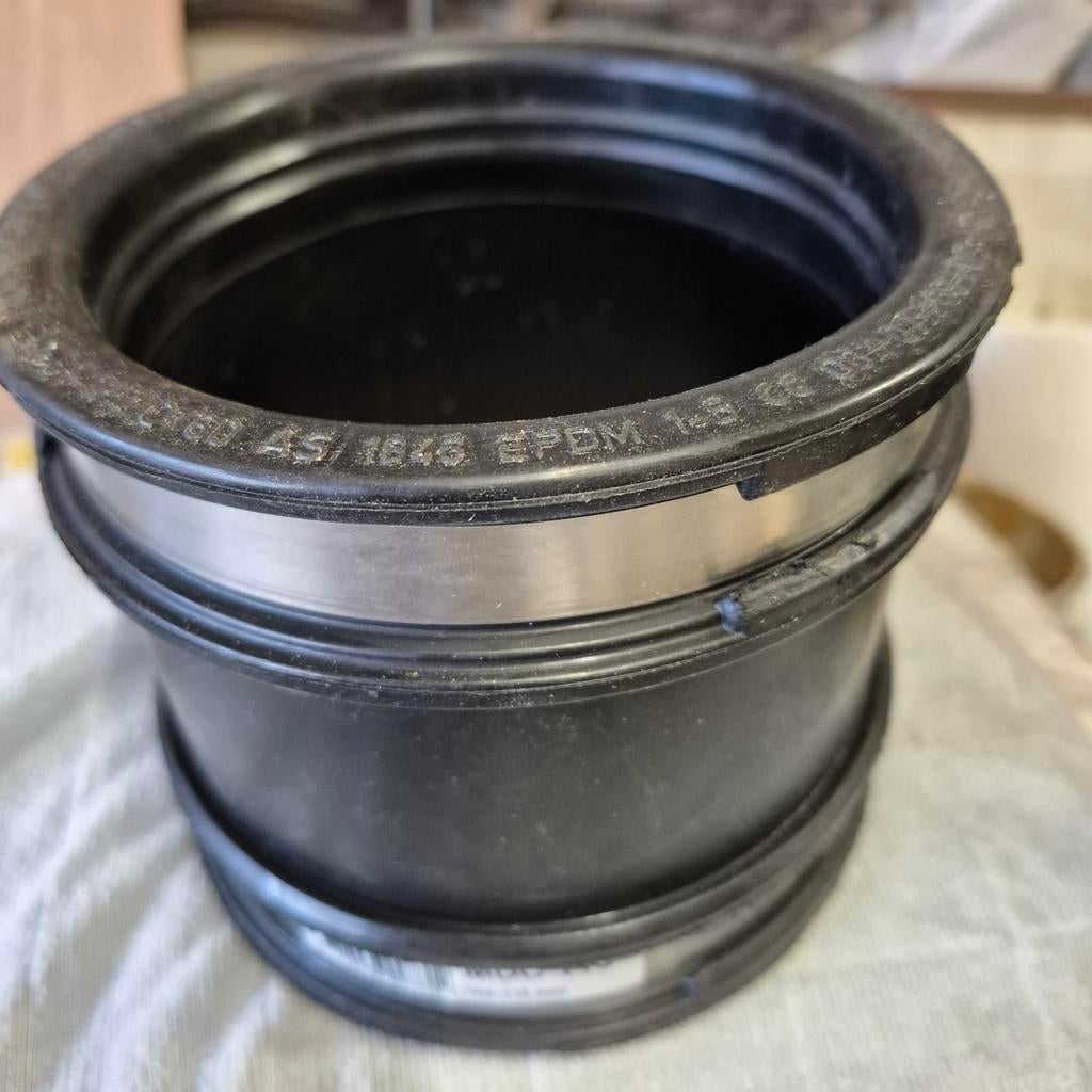 Nieuwe flexibele rubber konfix koppeling 110x115, Ophalen