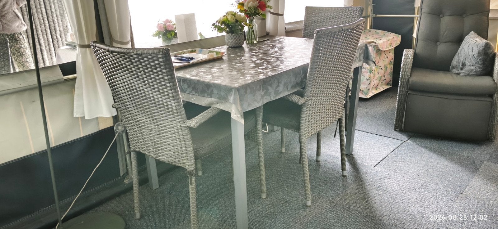 Eettafel met 4 stoelen met kussens, Huis en Inrichting, Ophalen, 100 tot 150 cm, 50 tot 100 cm, Zo goed als nieuw
