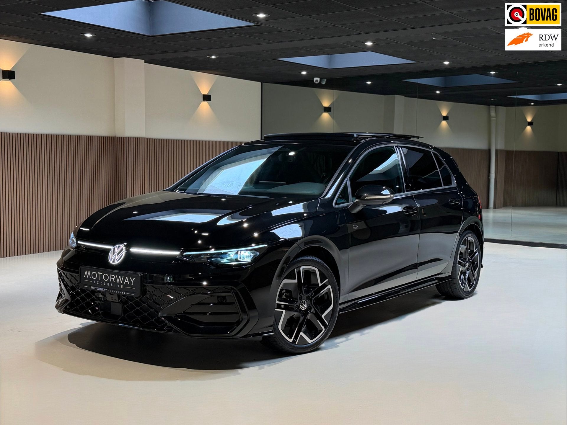 Volkswagen GOLF 1.5 eTSI R-Line Edition|Pano|Matrix|Keyless|, Dealer onderhouden, Stof, 4 cilinders, 150 pk