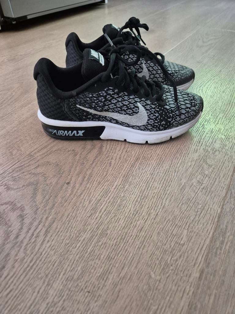 Nike Air Max Sequent 2 maat 35,5, Ophalen of Verzenden, Zo goed als nieuw, Jongen of Meisje, Sportschoenen