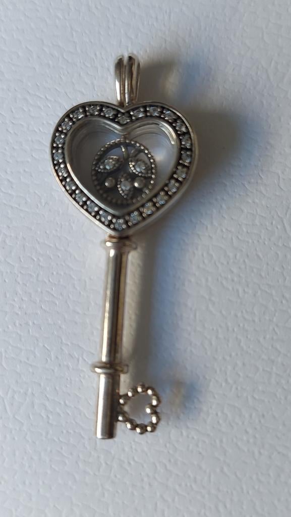 🎁 Pandora bedel / kettinghanger sleutel met zirkonia's, Ophalen of Verzenden, Nieuw