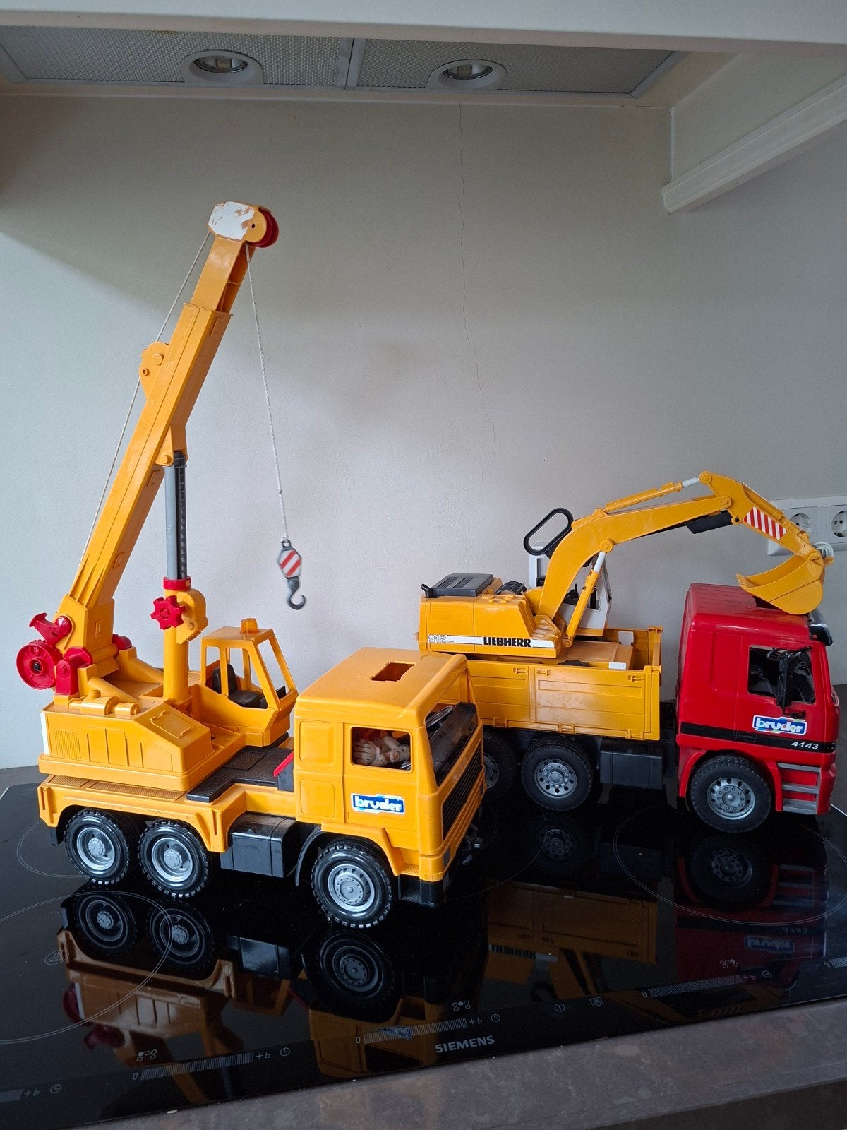 Liebherr vrachtwagens en graafmachine, Ophalen, Gebruikt