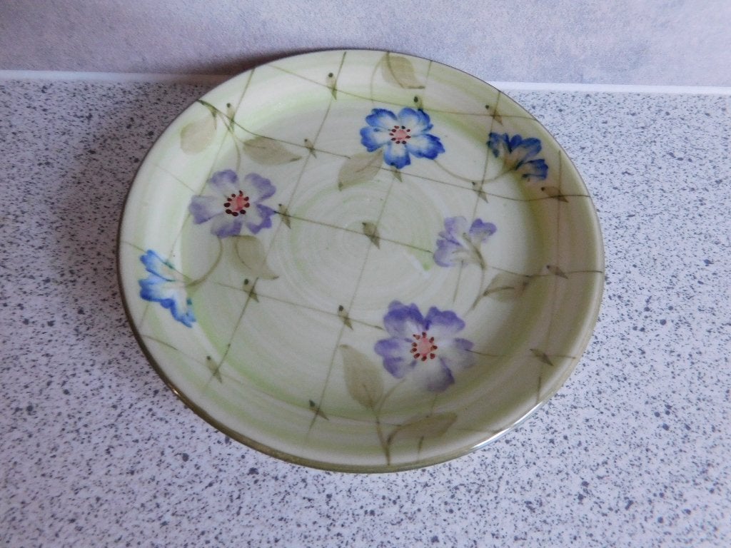 Bord 11 cm. Vergeet-me-Niet Vic's Handpainted, Overige merken, Ophalen of Verzenden, Zo goed als nieuw, Bord(en)