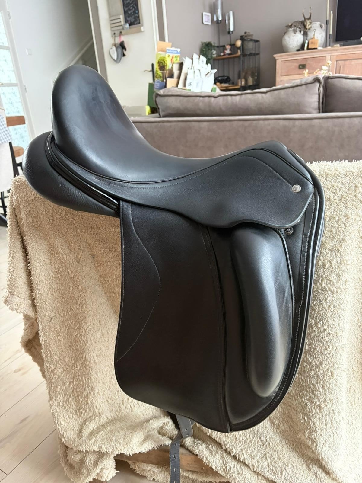 Custom Advantage R dressuurzadel 17 inch – zeer nette staat, Dieren en Toebehoren, Gebruikt, Dressuur, M (17 inch), Ophalen of Verzenden