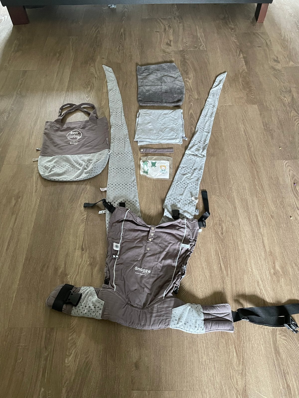 Kiss&Carry draagzak grijs - Snooze baby, Overige merken, Gebruikt, Ophalen of Verzenden, Buik, Rug of Zij
