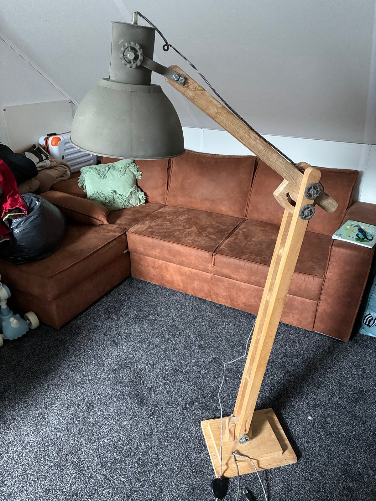 Grote industriële vloerlamp met houten frame, Ophalen, Gebruikt, E27 (groot), 150 tot 200 cm