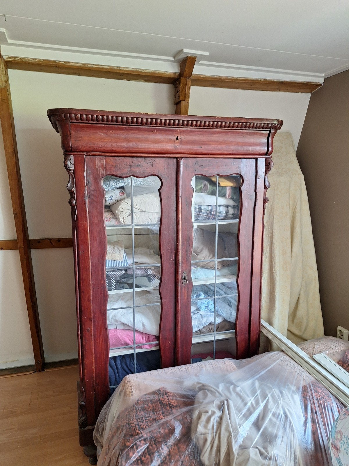 Antieke vintage linnenkast kast met glas-in-lood deuren, Ophalen