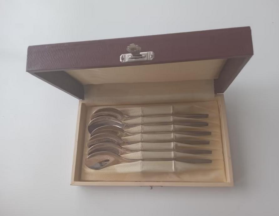 Set verzilverde lepeltjes in doosje, Verzenden