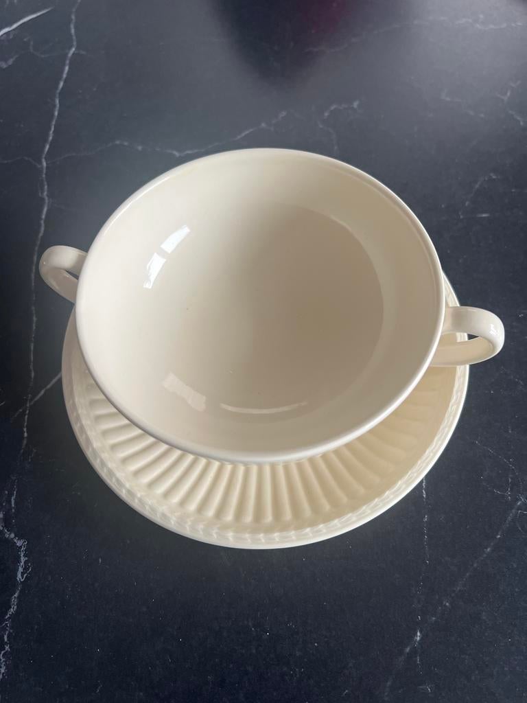Wedgwood Queen's Ware Edme Soepkom met Schotel, Ophalen of Verzenden, Zo goed als nieuw, Kom(men), Wedgwood