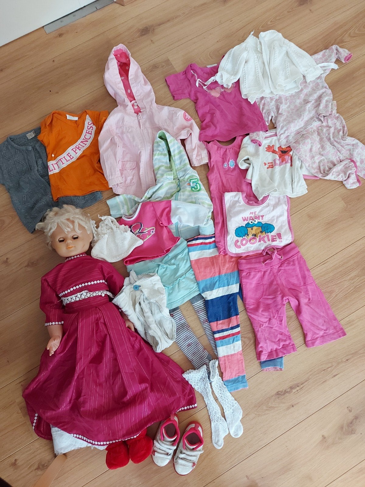 Grote pop 75 cm met kleding en accessoires, Ophalen of Verzenden, Gebruikt, Overige typen