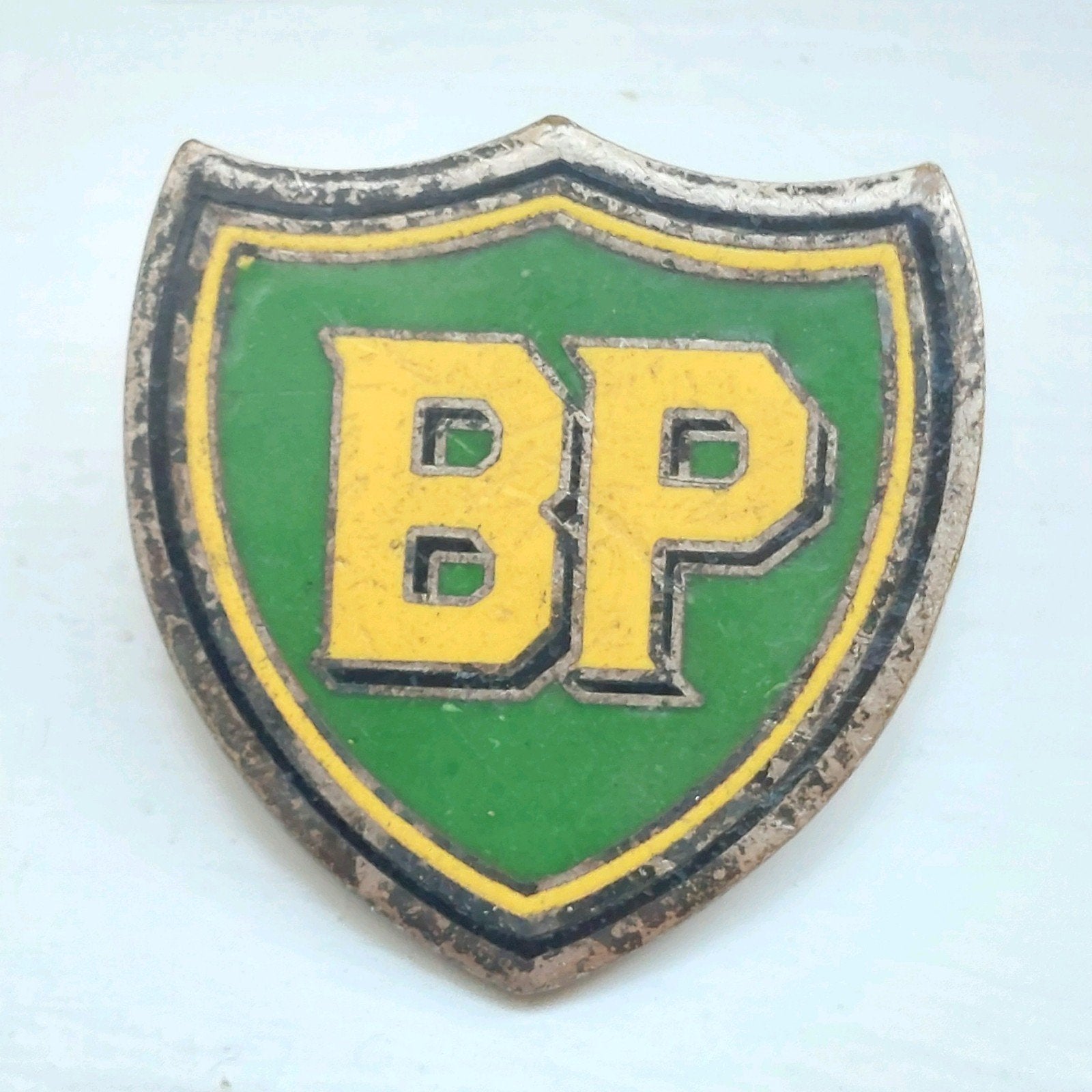 Antieke BP badge geëmailleerd speld olie reclame, Ophalen of Verzenden, Gebruikt, Merk, Button