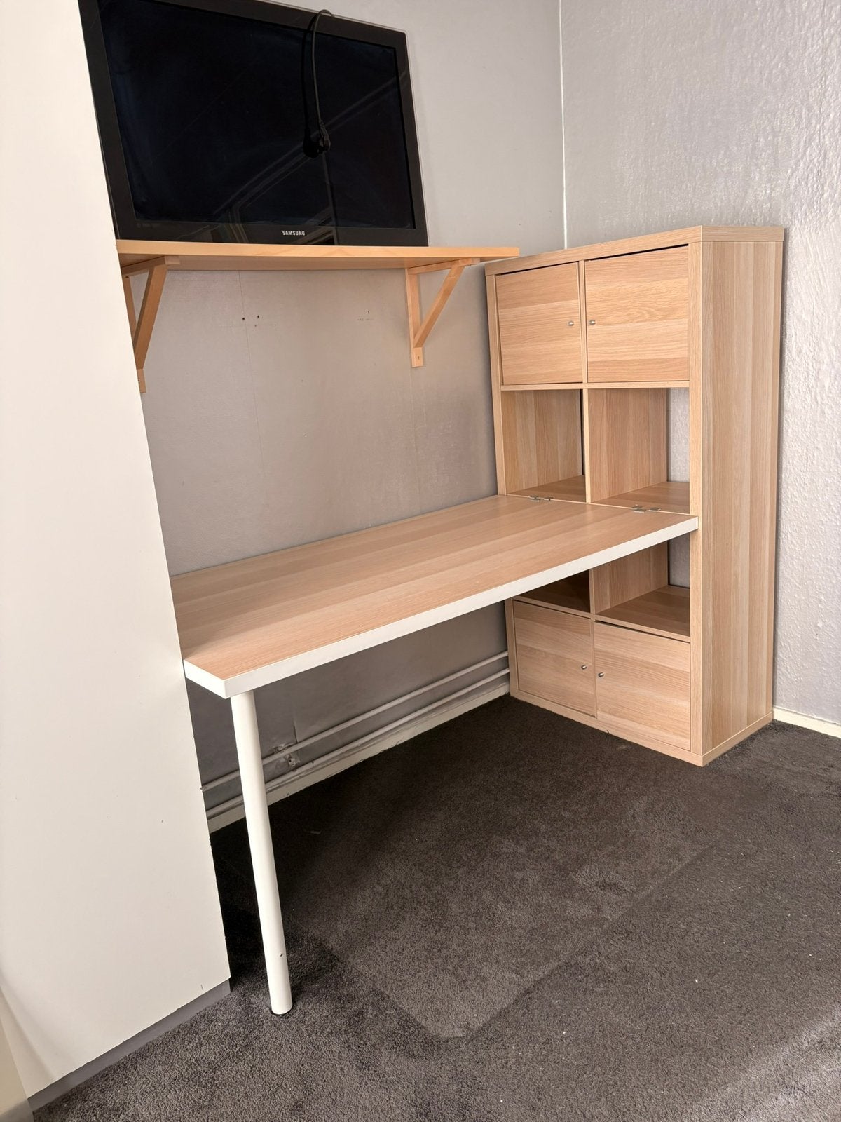 Ikea bureau, Huis en Inrichting, Bureaus, Ophalen, Opbergruimte, Gebruikt, Geel