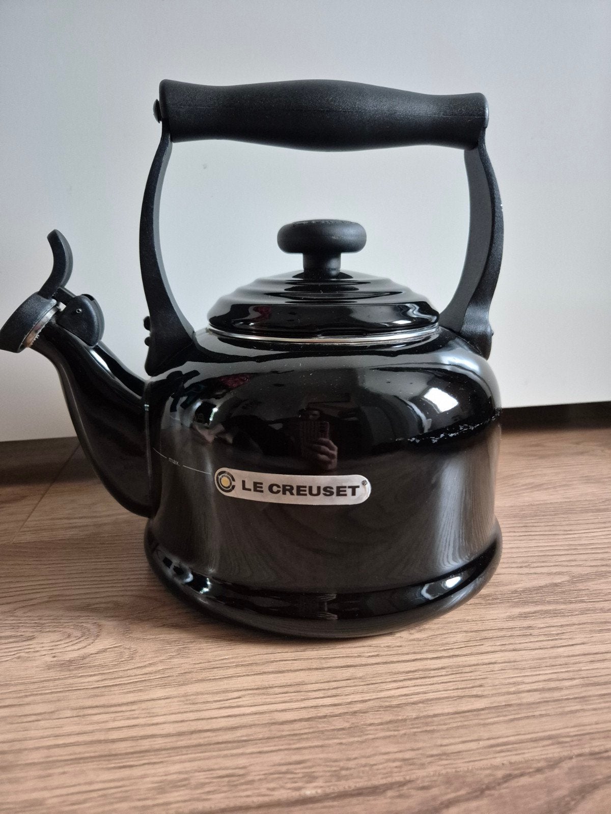 Le Creuset fluitketel waterkoker groot 2,1 liter zwart, Met schenktuit, Ophalen of Verzenden, Zo goed als nieuw, Le Creuset