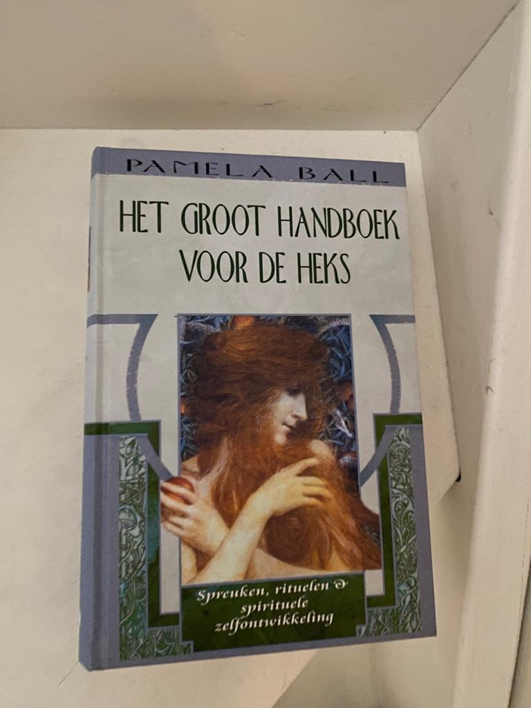 Pamela Ball - Het groot handboek voor de heks, Ophalen, Pamela Ball, Zo goed als nieuw, Instructieboek
