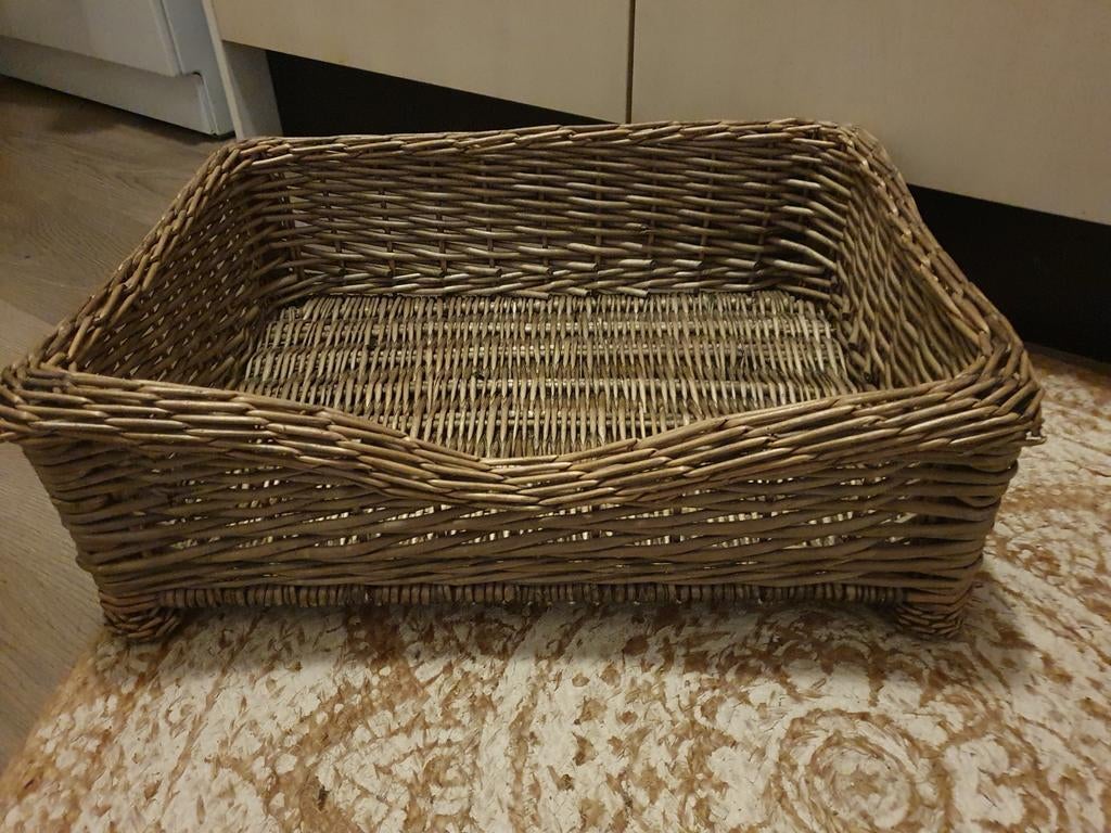 Ongebruikte rieten hondenmand, Ophalen, Zo goed als nieuw, Riet