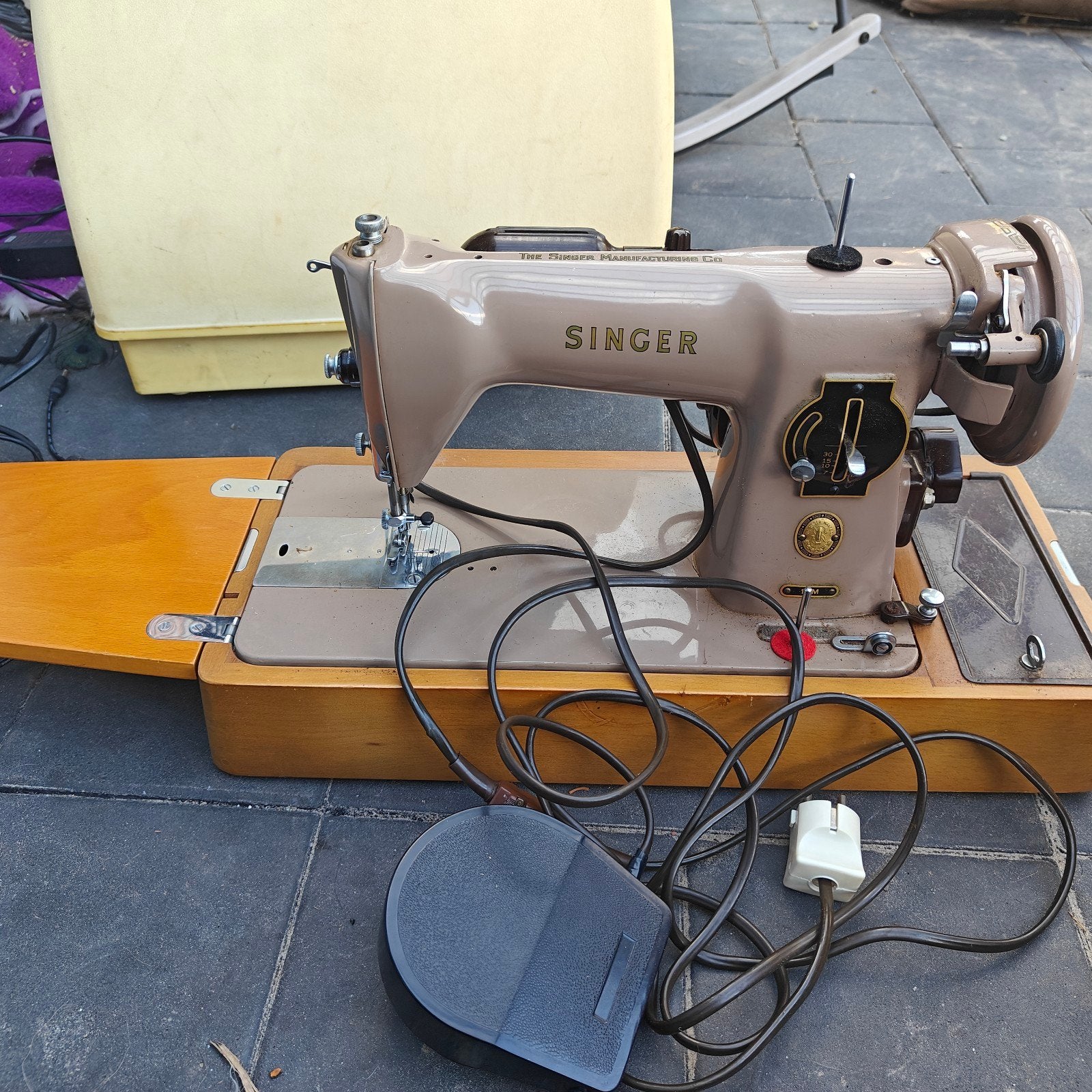 Singer naaimachine met elektrisch voetpedaal, Ophalen, Gebruikt, Naaimachine, Singer