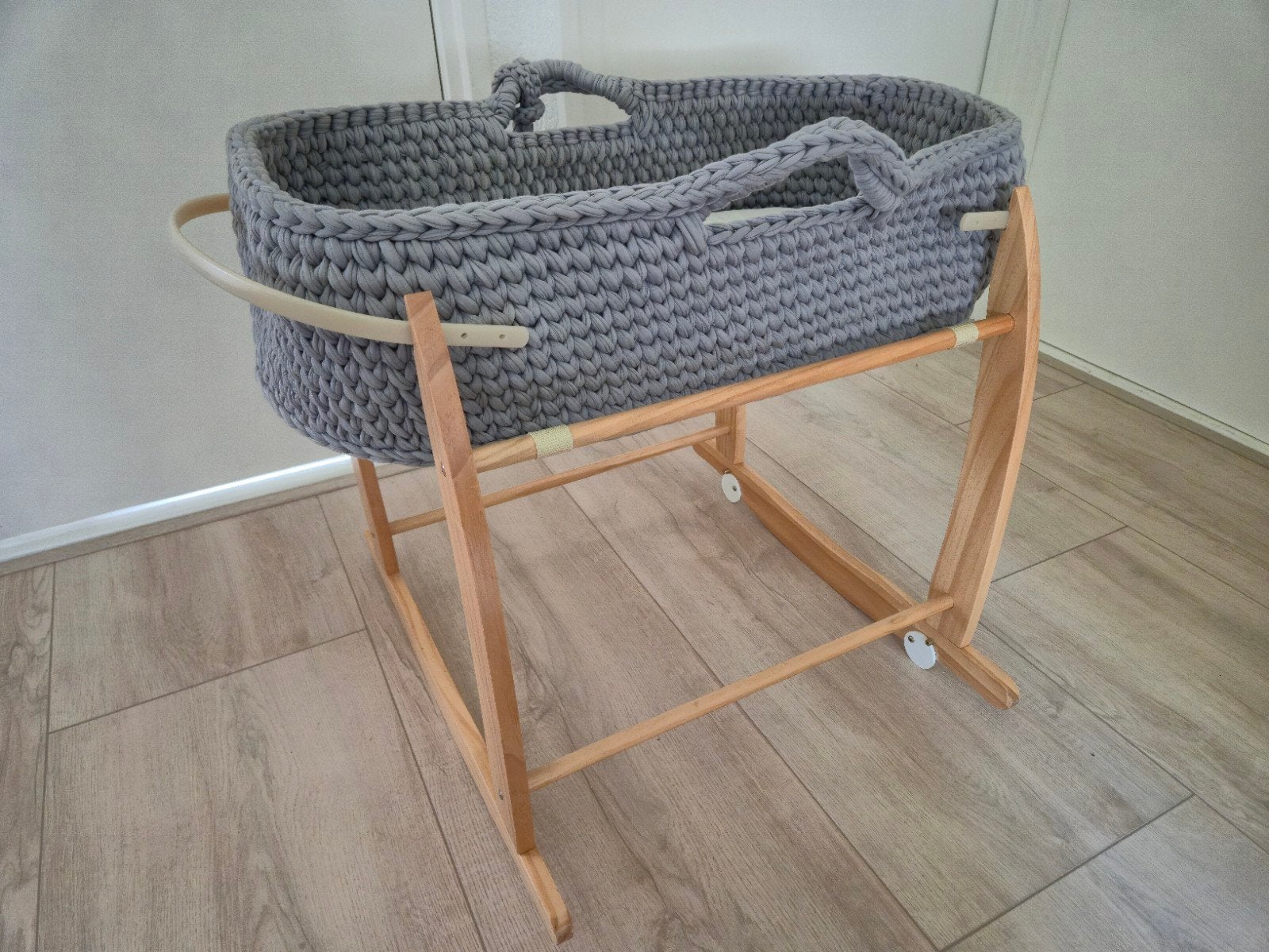 BabyRace grijs gehaakt mozesmandje met standaard en matras, Ophalen, Gebruikt, Wieg
