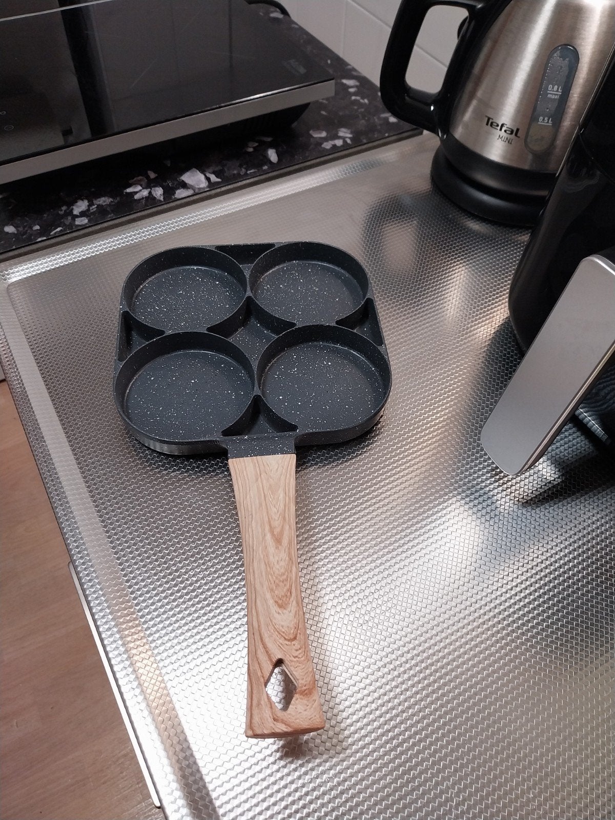 Pannenkoekenpan met 4 vormen - nieuw, Huis en Inrichting, Keuken | Potten en Pannen, Pannenkoekenpan, Ophalen of Verzenden, Geschikt voor inductie