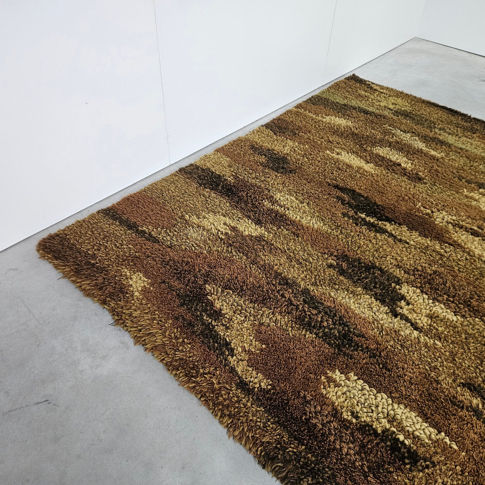Vintage wollen vloerkleed mos/bos, Gebruikt, 200 cm of meer, Ophalen of Verzenden, 200 cm of meer