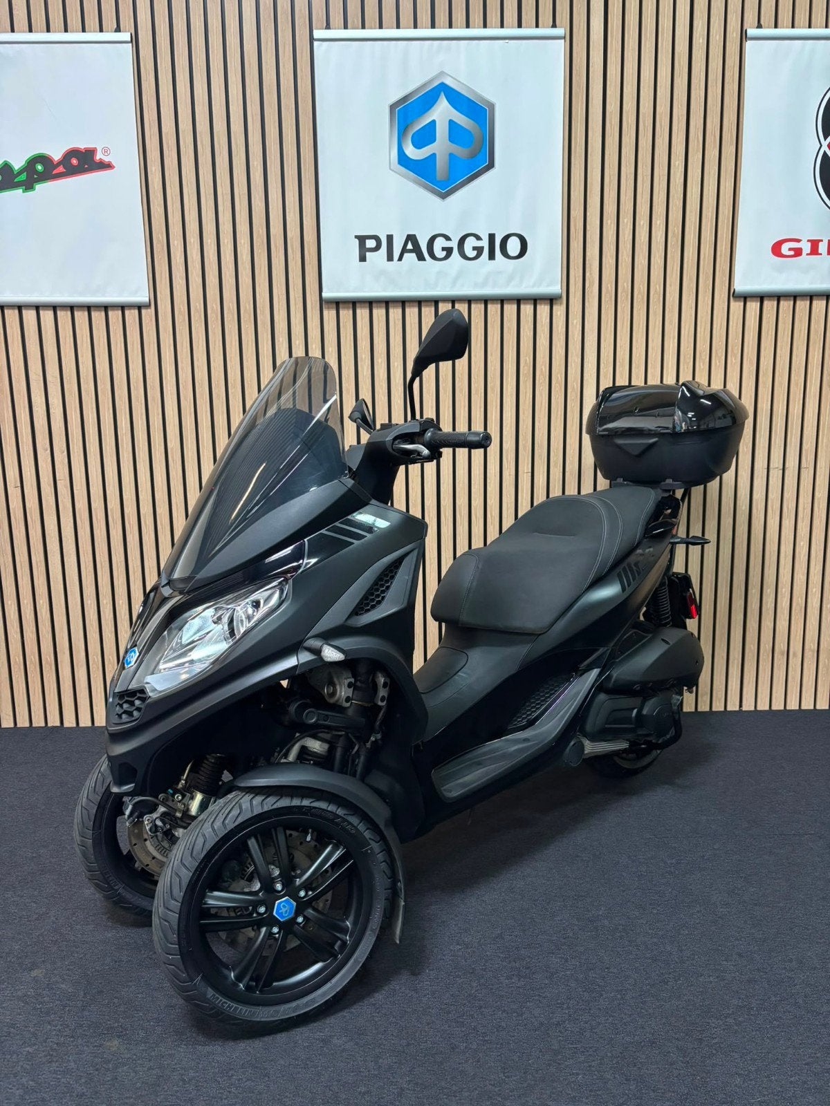 Piaggio MP3 300 LT HPE ABS ASR 2023 Autorijbewijs, LED Verlichting, 300 cc, Bedrijf, Automaat