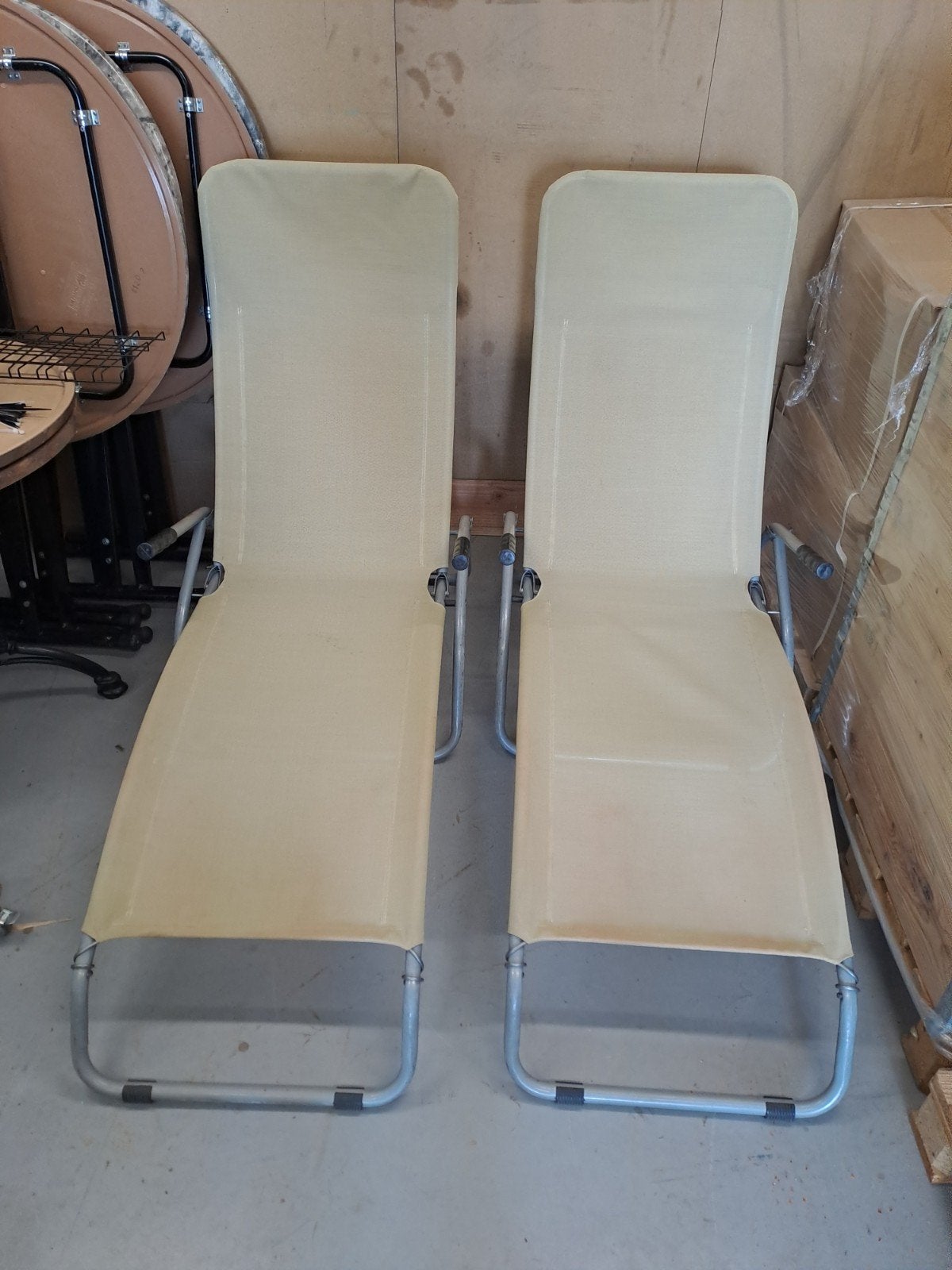 2 stuks Terras Ligstoelen ligbedden zonnenbed 't.e.a.b., Ophalen