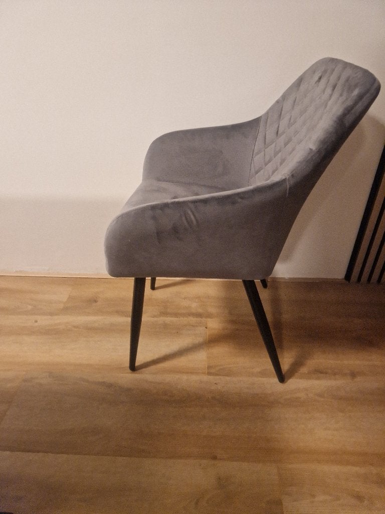 Foto 5 van Mooie mangohouten eettafel met 6 stoelen.