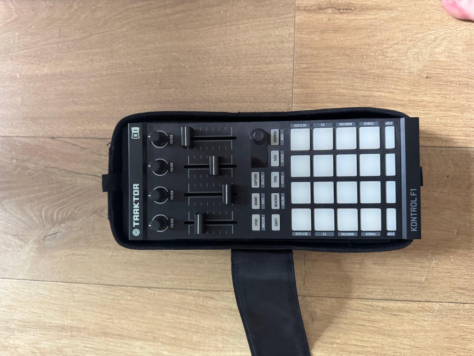 Native Instruments Traktor F1 DJ Controller, Ophalen, Zo goed als nieuw, Dj-set, Overige merken