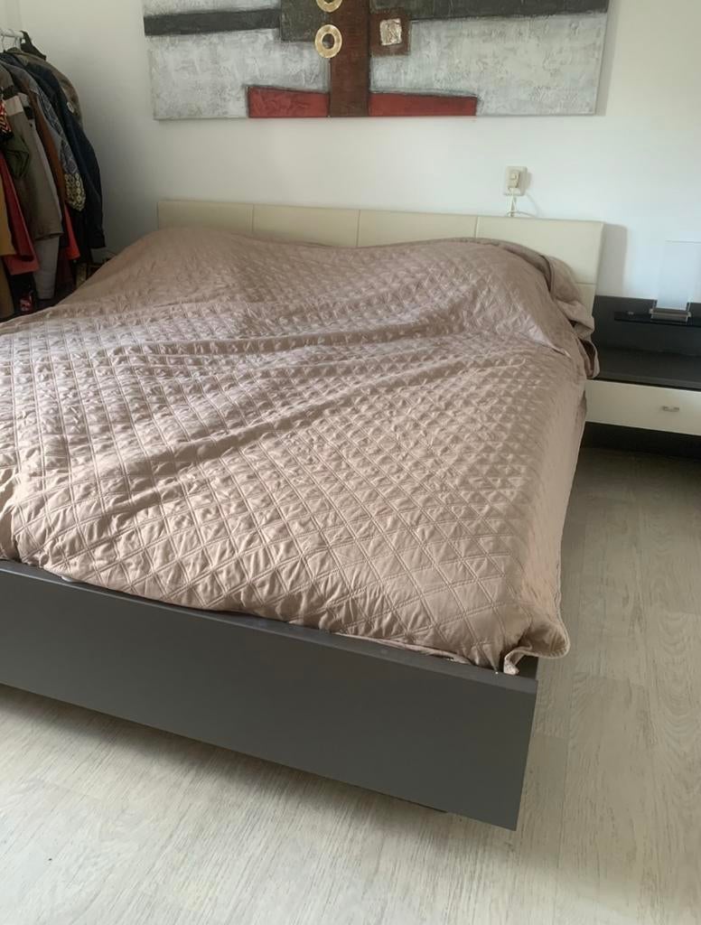 Tweepersoonsbed met hoofdbord en nachtkastjes, Ophalen, Gebruikt, Tweepersoons, 200 cm