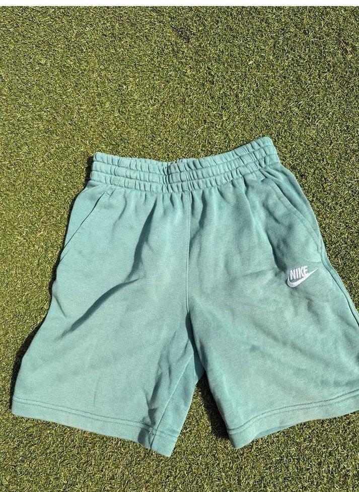 Nike short kinderen blauw/groen maat 147-158, Ophalen of Verzenden, Zo goed als nieuw, Jongen, Broek