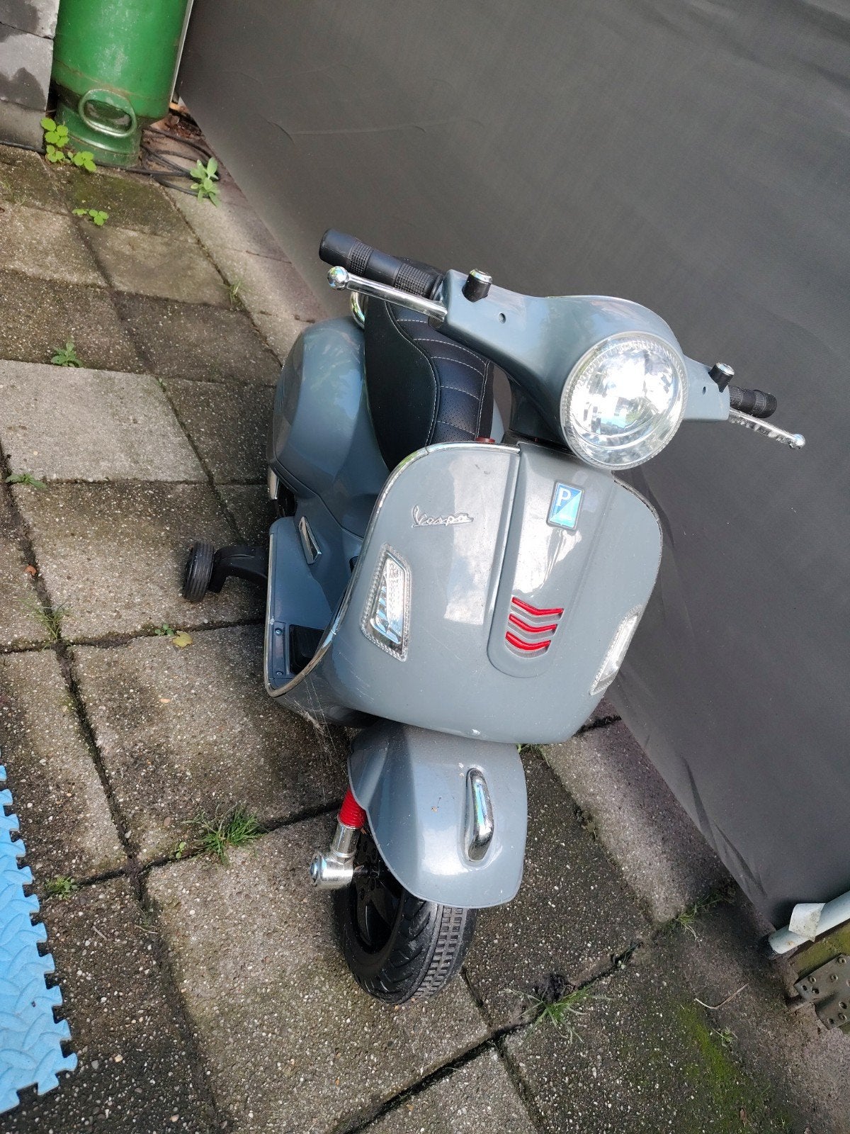 Vespa kinder scooter elektrisch grijs, Ophalen, Gebruikt, Elektrisch, Overige modellen