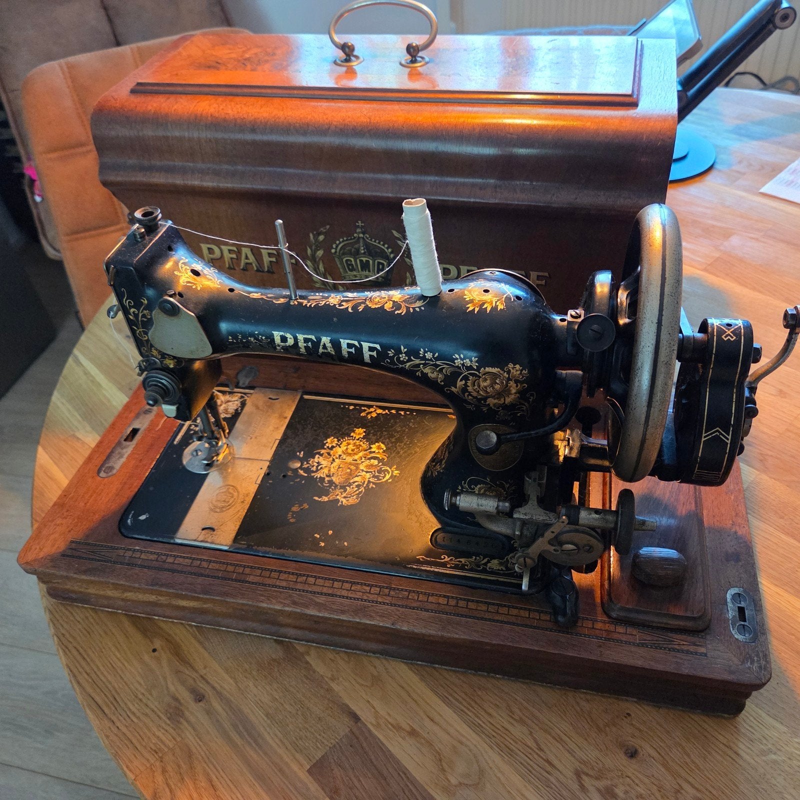 Pfaff antieke naaimachine (1911) in originele houten koffer, Antiek en Kunst, Ophalen