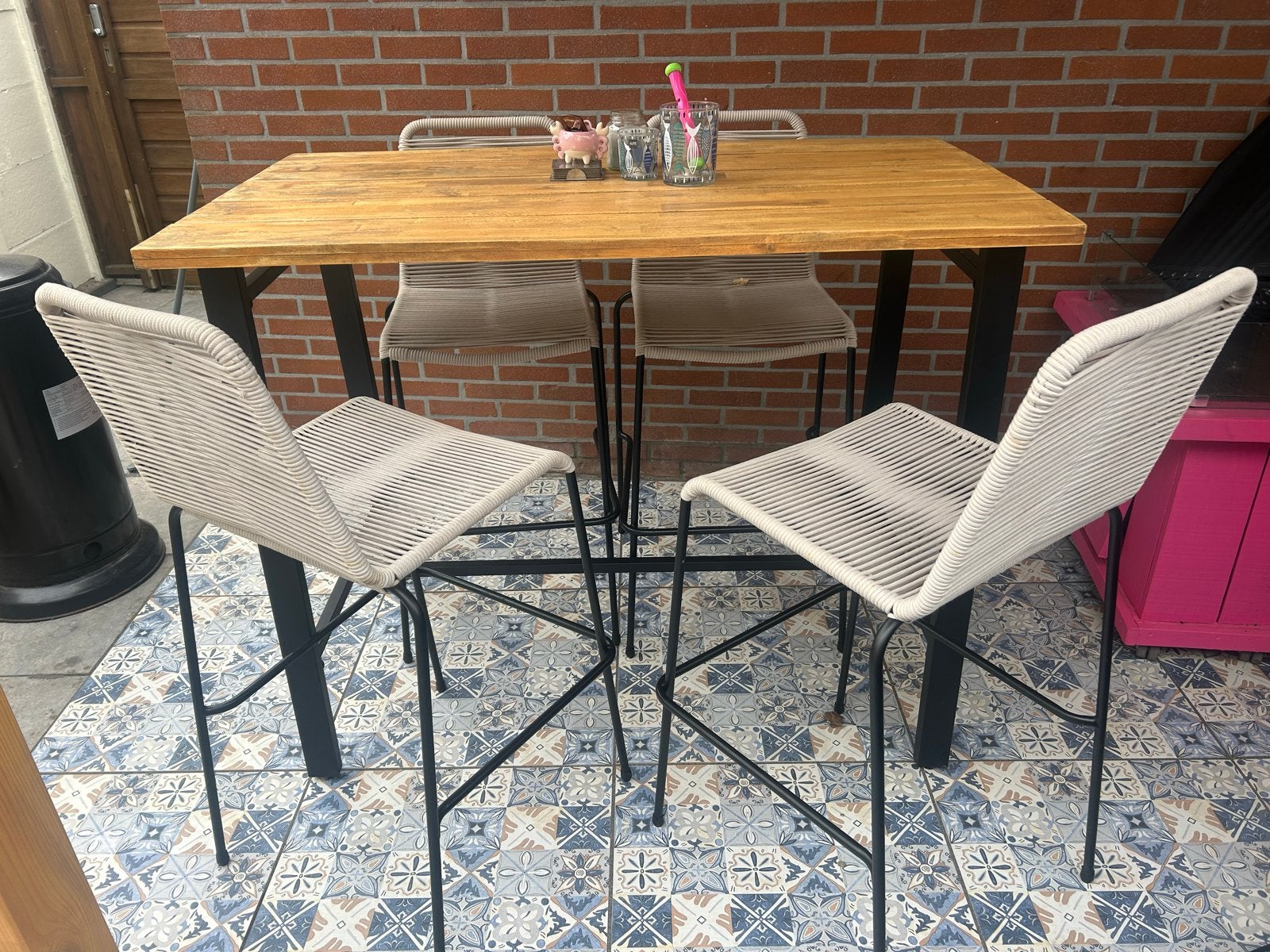 Houten bartafel met 4 barkrukken, ideaal voor buiten, Ophalen, Gebruikt