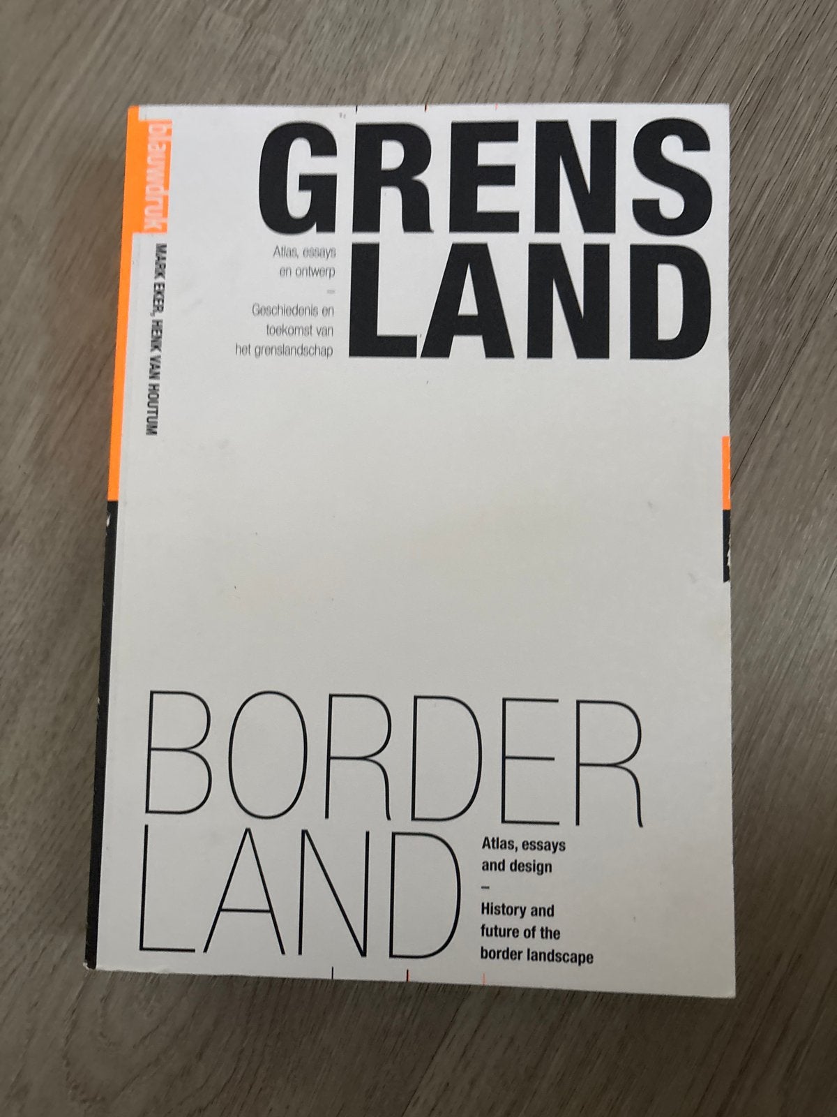 Grensland / Borderland: Atlas, essays en ontwerp, Ophalen of Verzenden, 20e eeuw of later, Zo goed als nieuw, Overige gebieden