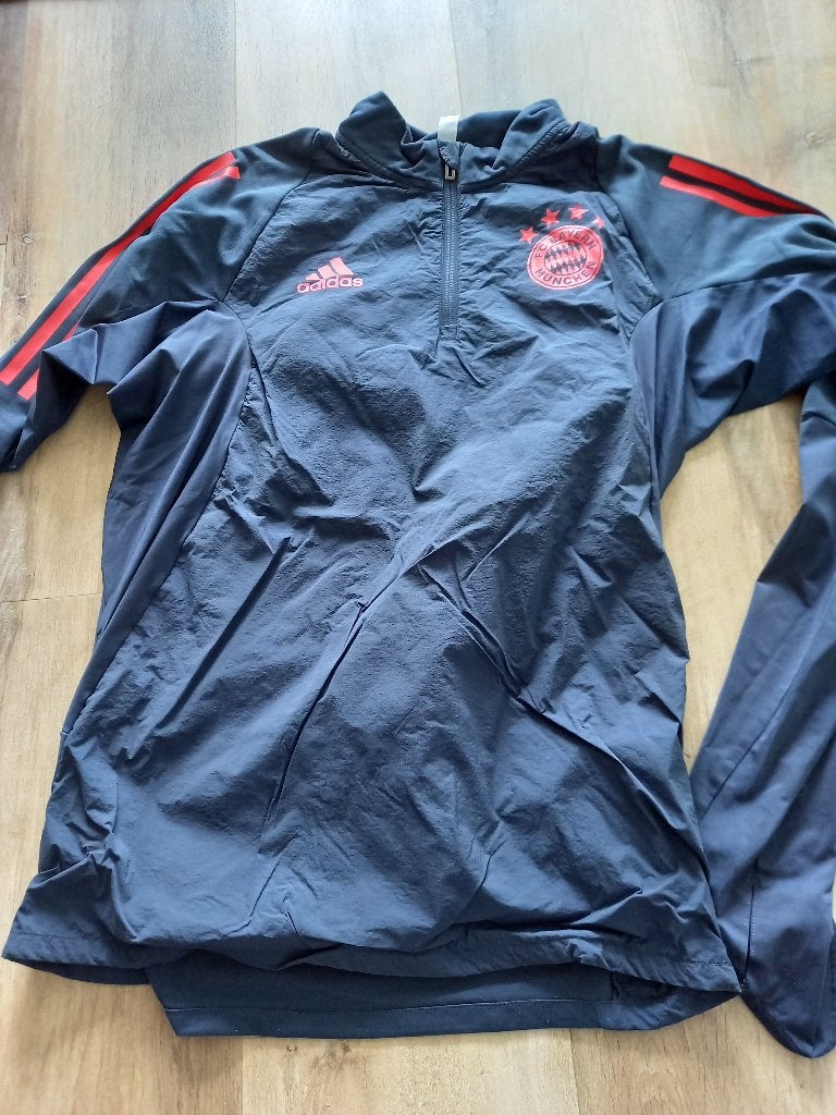 Adidas Bayern München trainingstop maat S, Sport en Fitness, Voetbal, Maat S, Ophalen of Verzenden, Zo goed als nieuw, Shirt