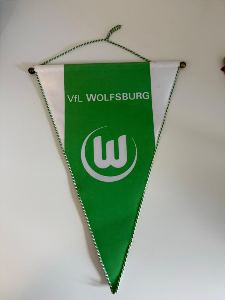 Officieel wedstrijd vaantje VfL Wolfsburg, Verzamelen, Ophalen of Verzenden, Zo goed als nieuw, Buitenlandse clubs, Vaantje of Sjaal