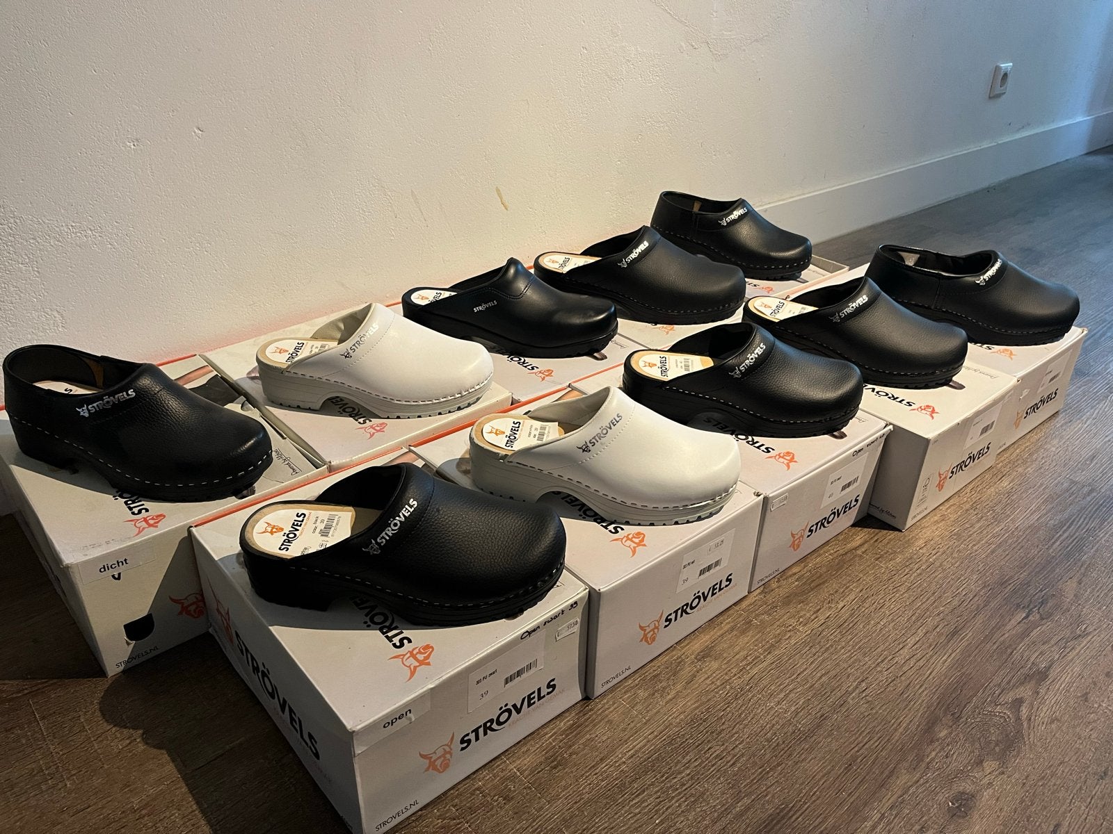 Strövels Klompen - Nieuw in doos €40,- per stuk, Ophalen of Verzenden, Nieuw, Zwart, Overige typen