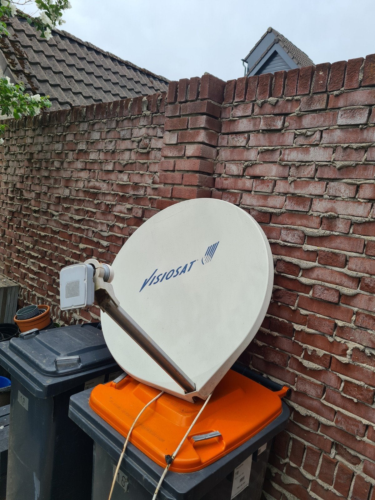 Visiosat schotelantenne met ophangbeugel, Ophalen, Gebruikt, (Schotel)antenne, Overige merken