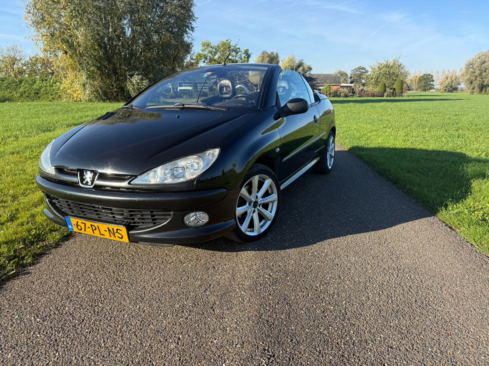 Peugeot 206 2.0 16V CC 2003 Zwart carbio inruilkoopje!!!, 136 pk, 4 cilinders, Cabriolet, 4 stoelen
