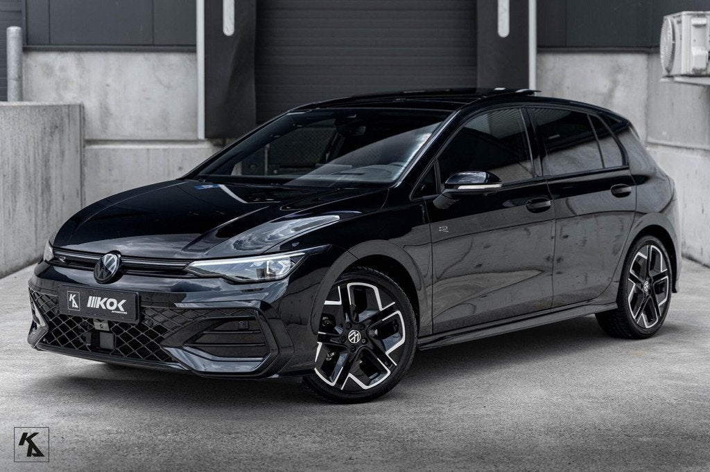 Volkswagen Golf 1.5 eTSI | 2025 | R-Line Black Edition |Luxe, 4 cilinders, Zwart, Bedrijf, Automatische klimaatregeling