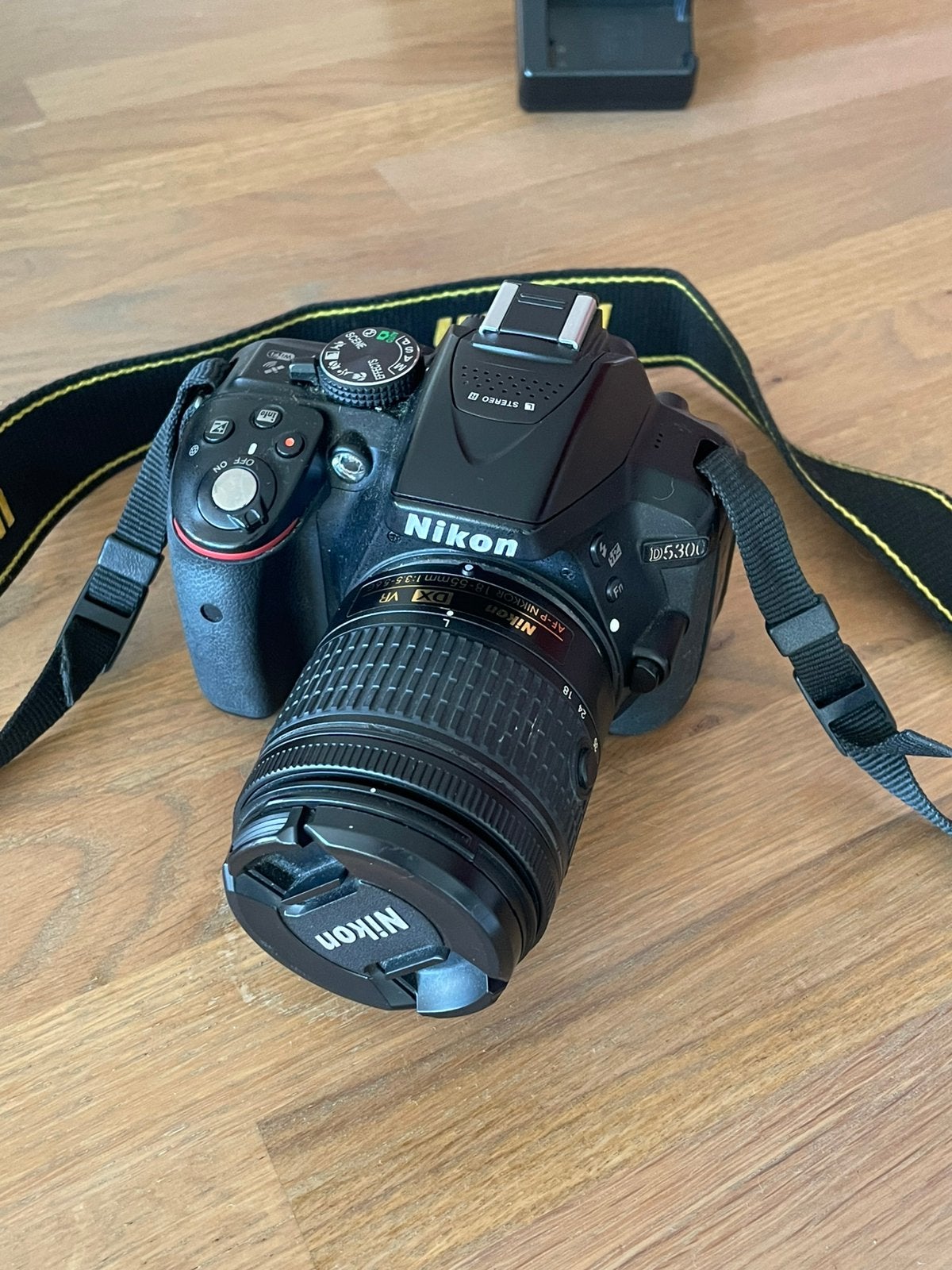 Nikon D5300 met 18-55mm en 50mm 1.8G lens + cameratas, Ophalen, Spiegelreflex, Ingebouwde flitser, Zo goed als nieuw