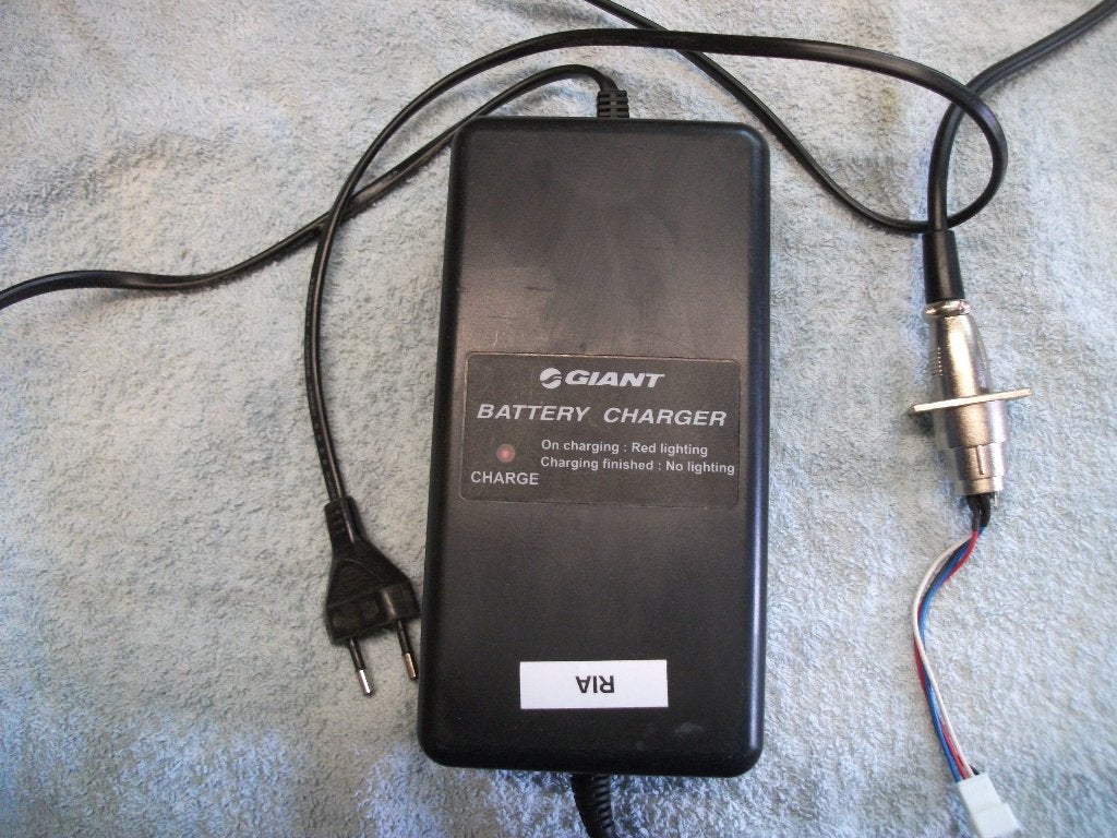 Giant E-bike Batterijlader 4-pins, Elektrische fiets, Gebruikt, Overige typen, Kunststof