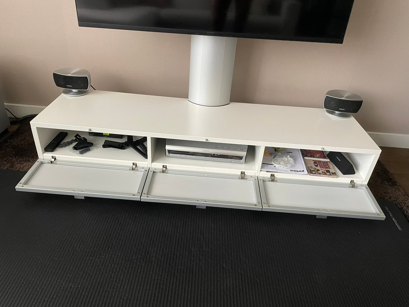 Tv meibel, Ophalen, 25 tot 50 cm, Kunststof, Minder dan 100 cm