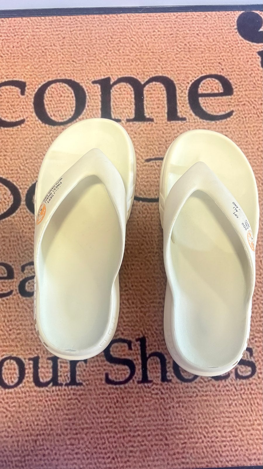 Witte slippers - Comfortabel en stijlvol, Ophalen of Verzenden, Zo goed als nieuw, Wit, Slippers